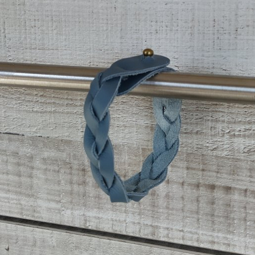 Bracelet tressé en cuir véritable de couleur bleu ciel
