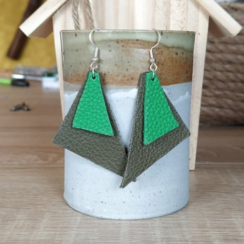 Boucles d'oreilles duo triangle en cuir kaki et vert sapin