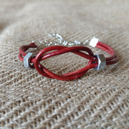 Bracelet noeud en cuir véritable de couleur rouge avec boulons