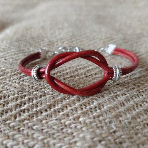 Bracelet noeud en cuir véritable de couleur rouge avec perles fantaisies