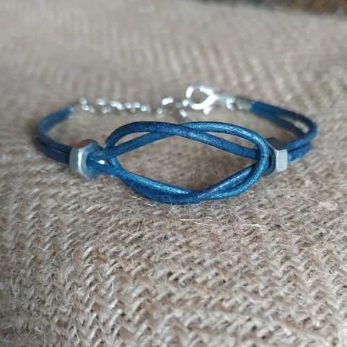 Bracelet noeud en cuir véritable de couleur bleu avec boulons