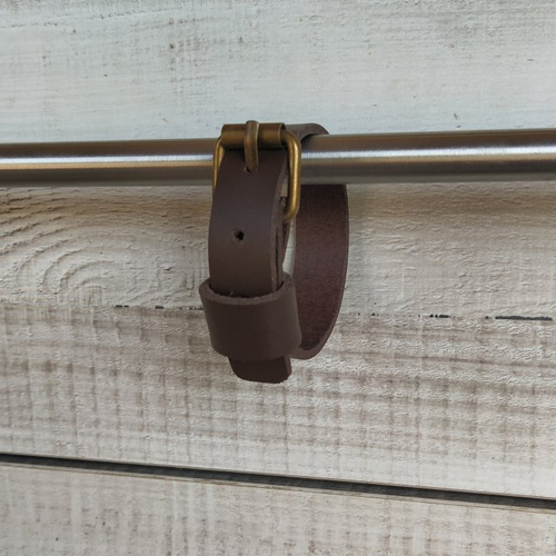 Bracelet ceinturon en cuir épais et semi rigide de couleur marron foncé