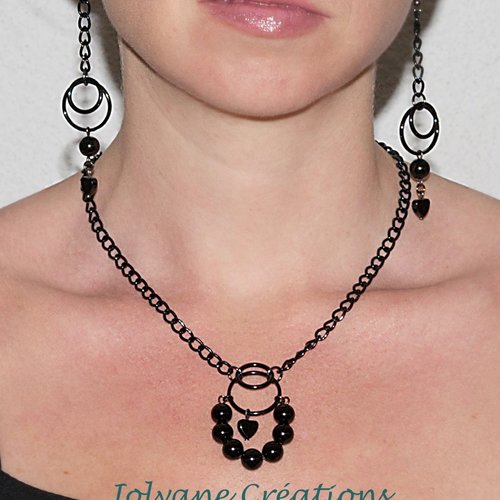 Collier avec pendentif mini cœur et 7 perles en onyx noir et chaînette originale noire