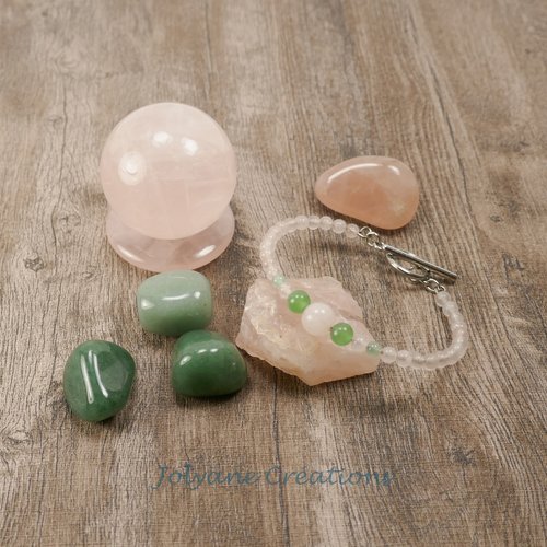 Bracelet quartz rose et aventurine verte sur fil mémoire de forme : « paix en mon cœur »