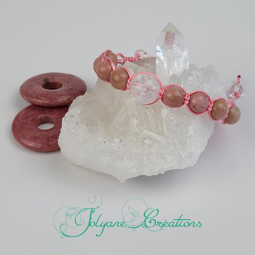 Bracelet macramé shamballa tibétain en rhodonite et cristal de roche : "aube enneigée"