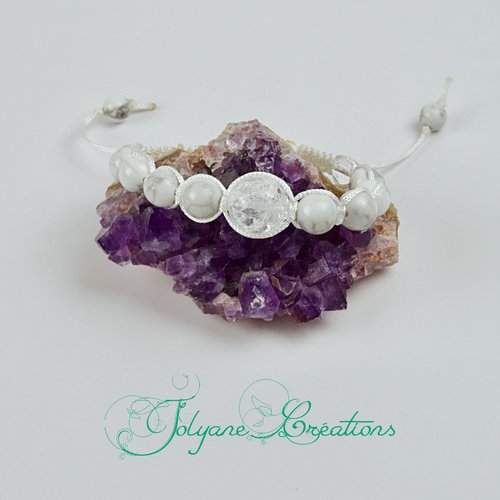 Bracelet shamballa tibétain macramé  avec perles en howlite et cristal de roche : « glacier immaculé »