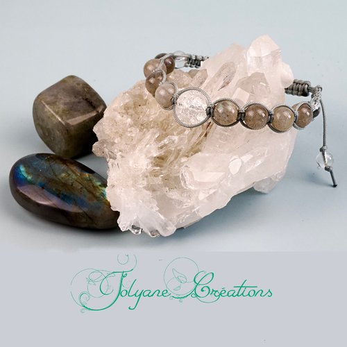 Bracelet shamballa macramé tibétain avec perles en labradorite et cristal de roche : « miroir aurora »
