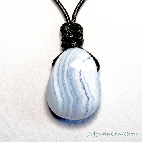 Collier pendentif en pierre de gemme naturelle calcédoine bleue