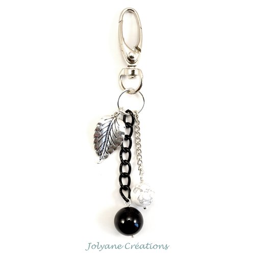 Bijou de sac porte-clés en pierres gemmes naturelles onyx noir et howlite (adopté)