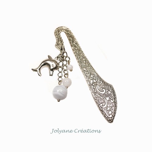 Marque page en pierre de gemme naturelle calcédoine bleue et breloque dauphin