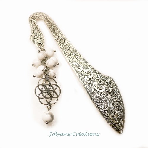 Marque page en pierre de gemme naturelle howlite et breloque graine de vie