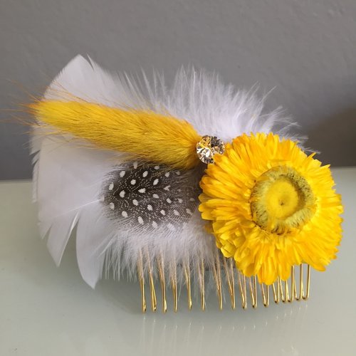 Peigne à cheveux plumes et fleurs séchées jaunes