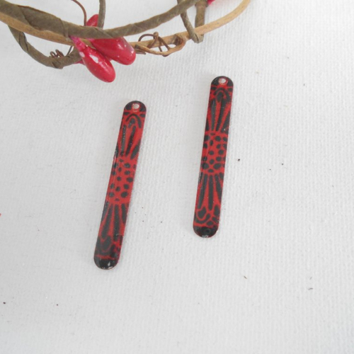 2 pendentifs bâton 40x5 mm rouge et noir 2 faces