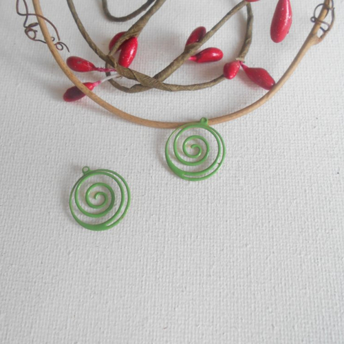 2 pendentifs spirales émaillé vert 2 faces 16 mm