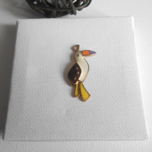 1 pendentif doré toucan émail multicolore 30x10 mm