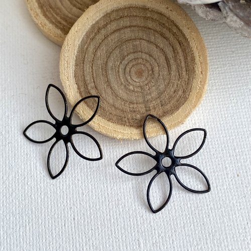 2 pendentifs fleurs émaillés noir  25 mm 2 faces