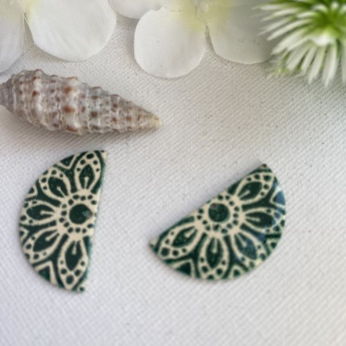 2 sequins émaillés ivoire et vert foncé  2 faces