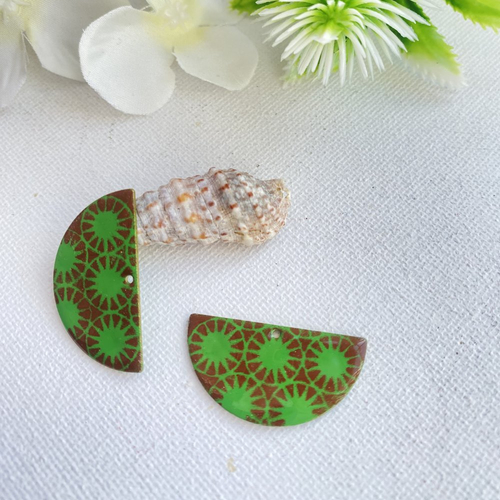 2 sequins émaillés vert tendre et marron 2 faces