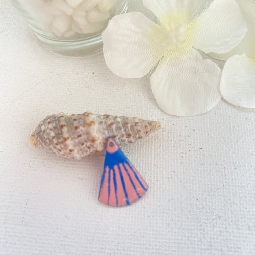 2 sequins  émaillés bleu et rose 20x15 mm