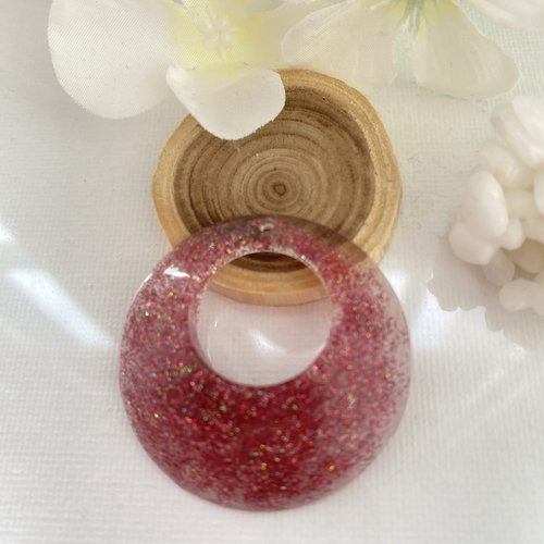 1 pendentif résine transparent et rouge 40 mm