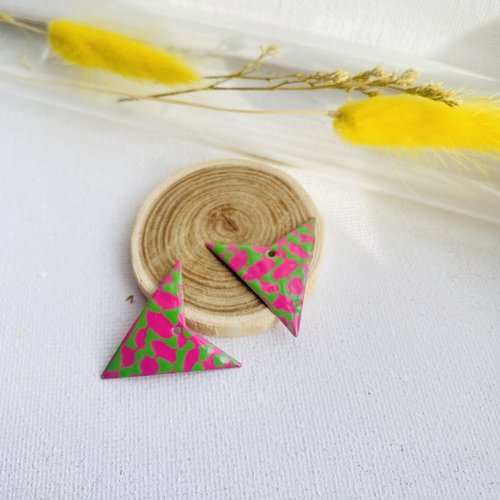 2 pendentifs flèche émaillés vert tendre et rose 25 mm