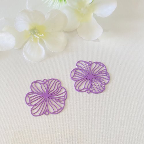 2 estampes fleurs connecteurs laquées mauve 22x25 mm