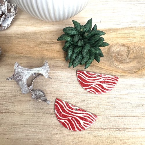 2 sequins émaillés demi lune ivoire et rouge 2 faces