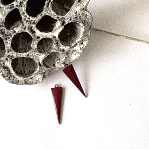 2 pendentifs pic effet émaillés charms 22x6,5 mm rouge foncé 2 faces