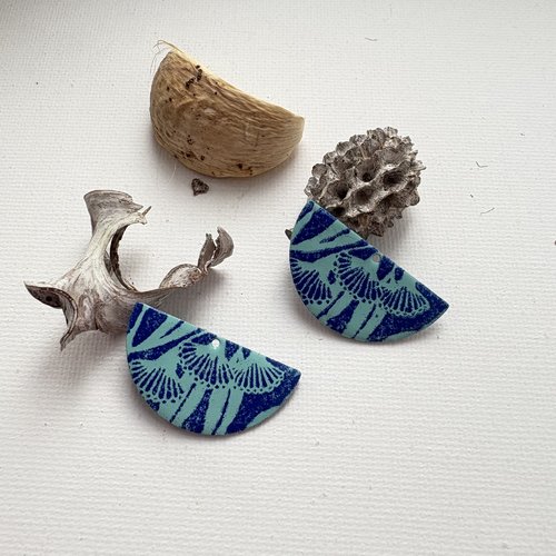 2 sequins émaillés demi lune turquoise clair et bleu marine2 faces