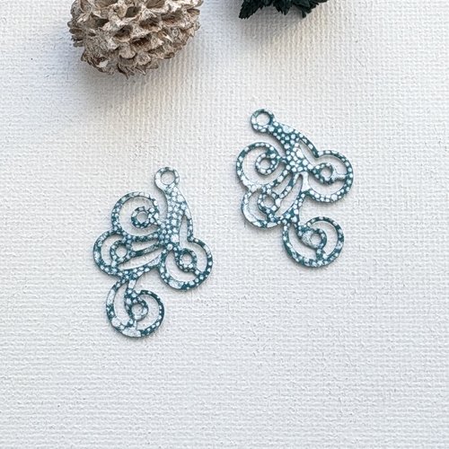 2 pendentifs émaillé turquoise foncé et blanc  30x20 mm