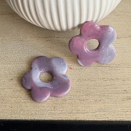 Lot 2 pendentifs fleurs fimo 25 mm