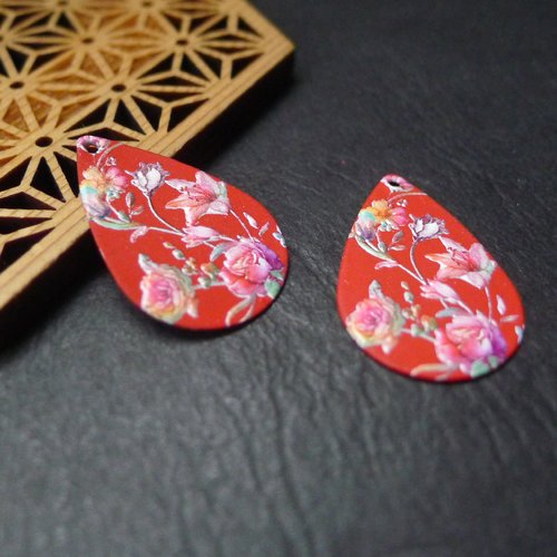 X2 pendentif sequin goutte , rouge rose, motif fleurs , 18x27mm