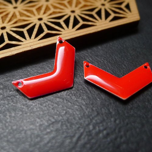 2 sequins émaillés v flèche chevron - 13x21mm - rouge
