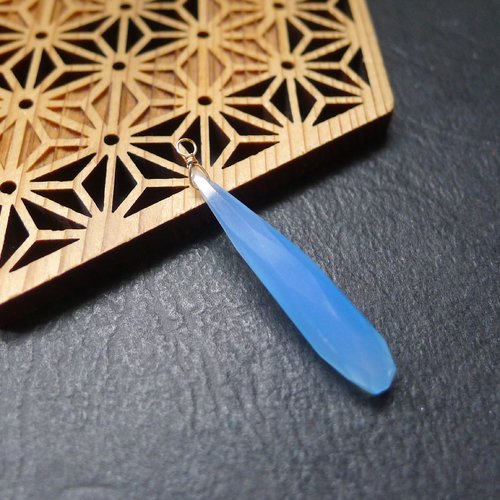 Breloque goutte pierre de jade bleu et doré 7x35mm