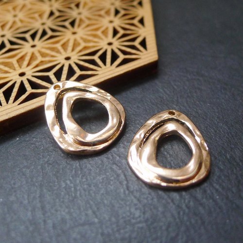 2 breloques gouttes doré 17x20mm