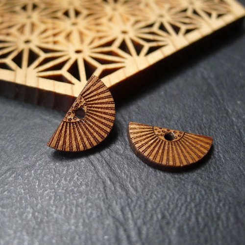 X2 pendentif demi lune bois marron 8x15mm