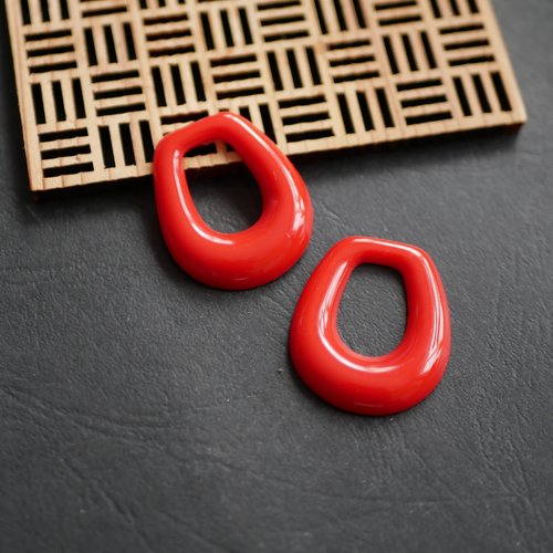 2 pendentifs en résine gouttes rouge, 28x34mm