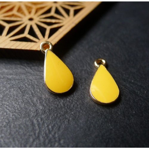 X2 breloque goutte émail jaune et doré 8x16mm
