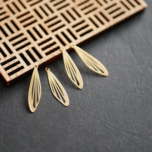 X4 pendentifs gouttes navettes feuille doré 6x26mm