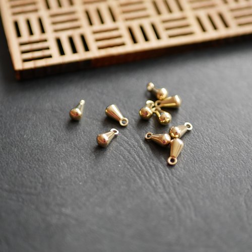 10 breloques gouttes en laiton brut 4x8mm
