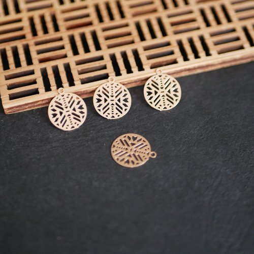 4 breloques sequins ronds estampe filigrane doré 12x14mm