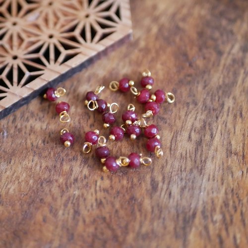 20 perles rondes à facettes en jade rouge grenat et doré 4x8mm