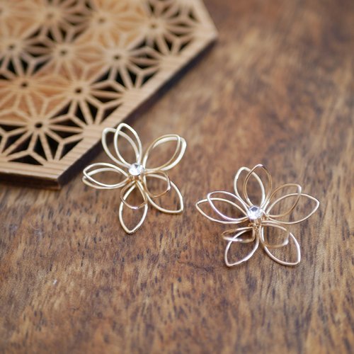 2 breloques pendentifs fleurs doré et strass 24mm