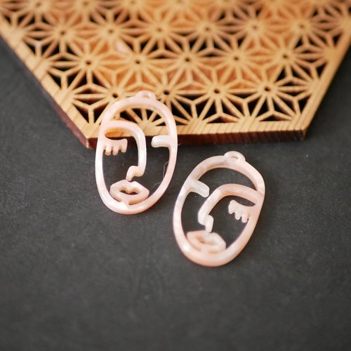2 pendentifs en résine ovale ,visage rose ,20x32mm