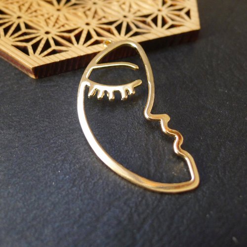 Pendentif ovale doré visage 20x45mm