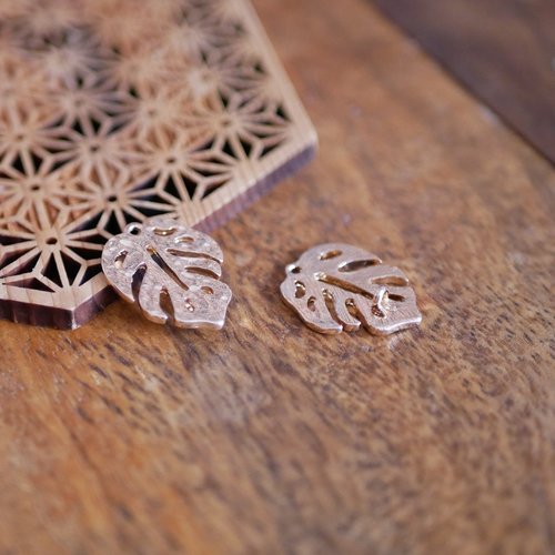 2 pendentifs connecteurs feuilles doré 18x22mm