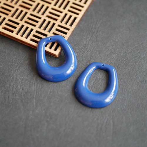 2 pendentifs en résine gouttes bleu, 28x34mm