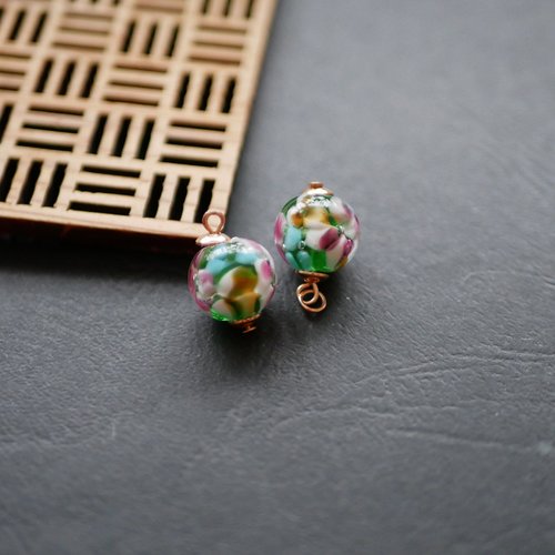 2 perles rondes en verre bleu vert et doré fleur 12mm