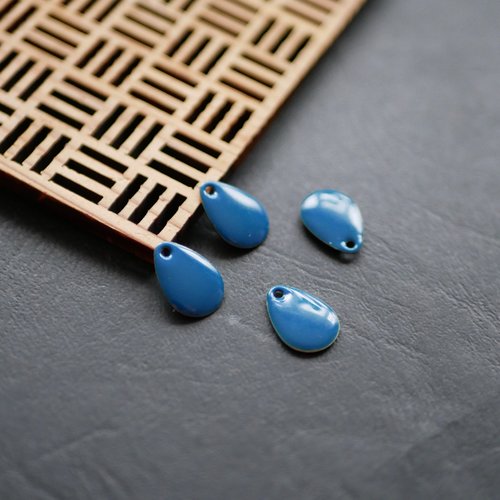 4 breloques sequins gouttes, émail bleu denim, 14x10mm