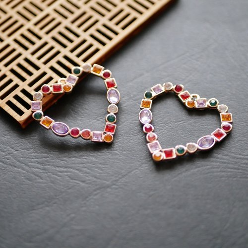 X2 pendentif sequin doré coeur, verre coloré violet rouge vert, 35x37mm